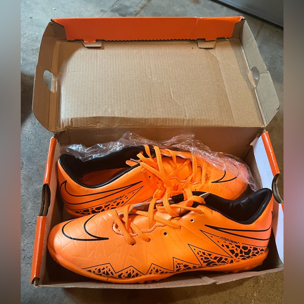 NWT Nike Mens Hypervenom Phade II